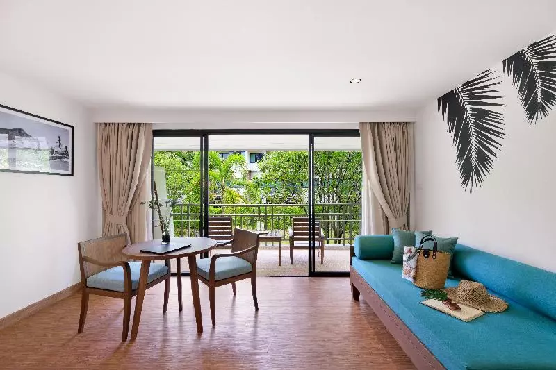 اتاق لوکس با بالکن, Outrigger Khao Lak Beach Resort