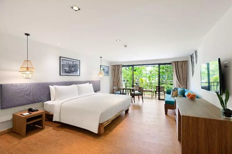 اتاق لوکس با بالکن, Outrigger Khao Lak Beach Resort