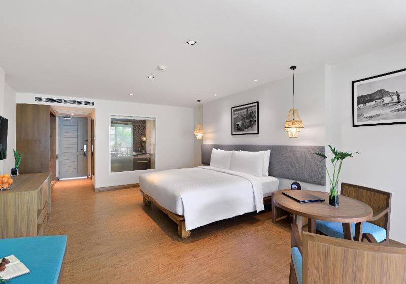 Quarto Deluxe com Sacada, Outrigger Khao Lak Beach Resort   Sha Extra Plus