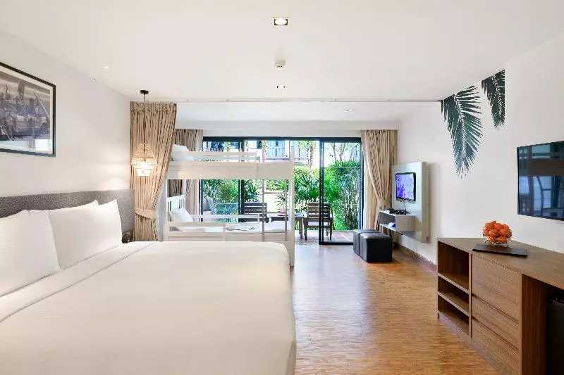 اتاق خانوادگی, Outrigger Khao Lak Beach Resort