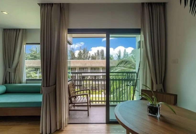 اتاق لوکس با بالکن, Outrigger Khao Lak Beach Resort