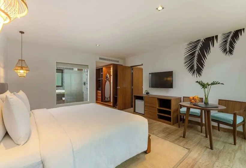 اتاق لوکس با بالکن, Outrigger Khao Lak Beach Resort