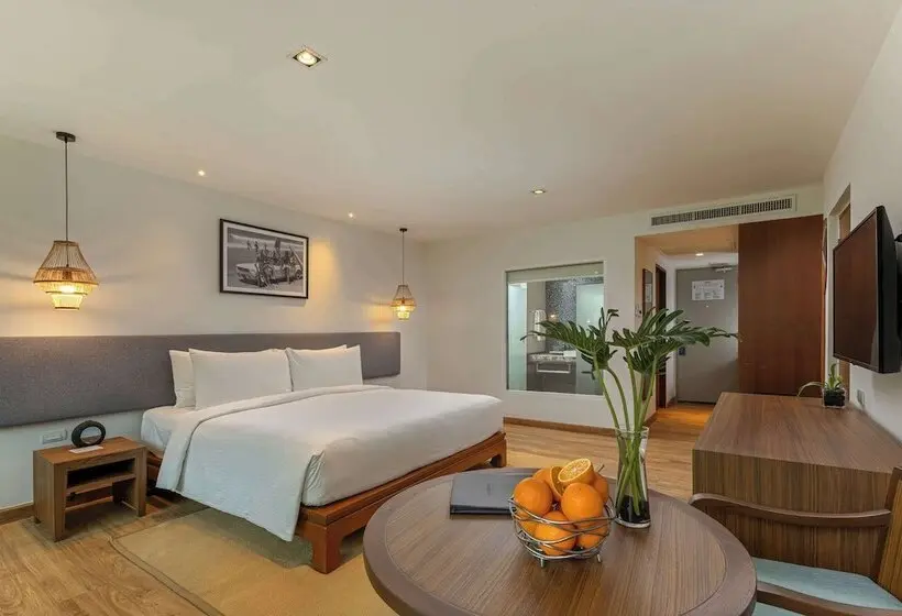 اتاق لوکس با بالکن, Outrigger Khao Lak Beach Resort