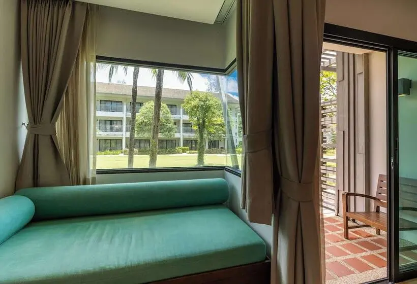 اتاق لوکس با تراس, Outrigger Khao Lak Beach Resort