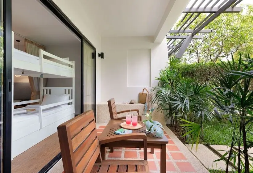 اتاق خانوادگی, Outrigger Khao Lak Beach Resort