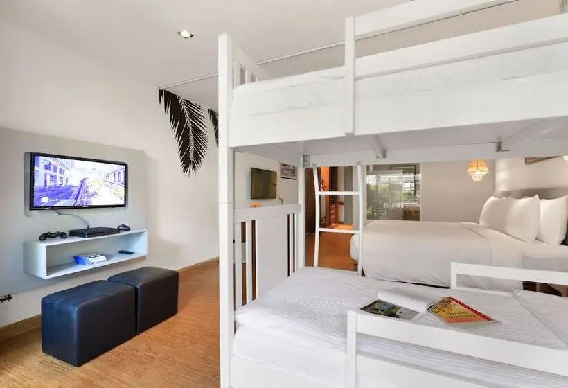 اتاق خانوادگی, Outrigger Khao Lak Beach Resort