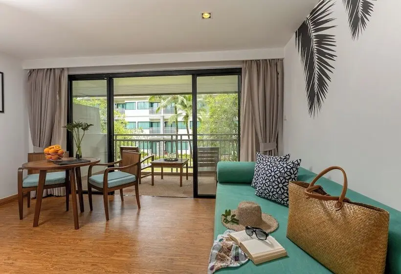 اتاق پریمیوم با بالکن, Outrigger Khao Lak Beach Resort