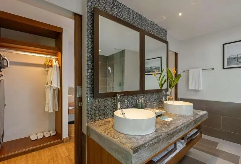 Deluxe Suite King Bed, Outrigger Khao Lak Beach Resort