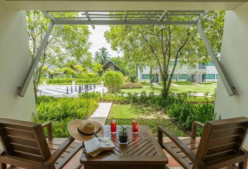 Deluxe Suite King Bed, Outrigger Khao Lak Beach Resort