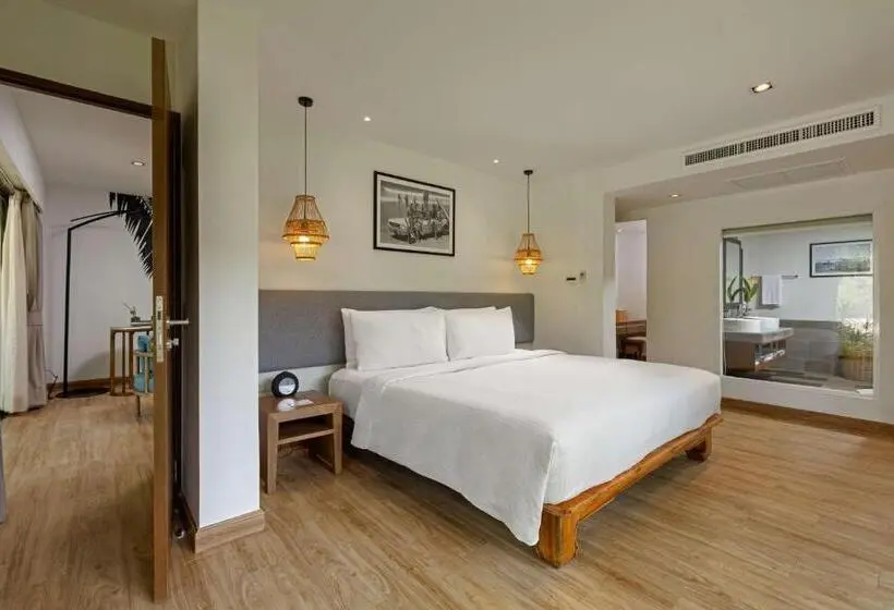 Deluxe Suite King Bed, Outrigger Khao Lak Beach Resort