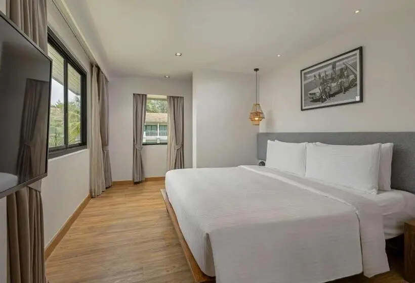 Deluxe Suite King Bed, Outrigger Khao Lak Beach Resort