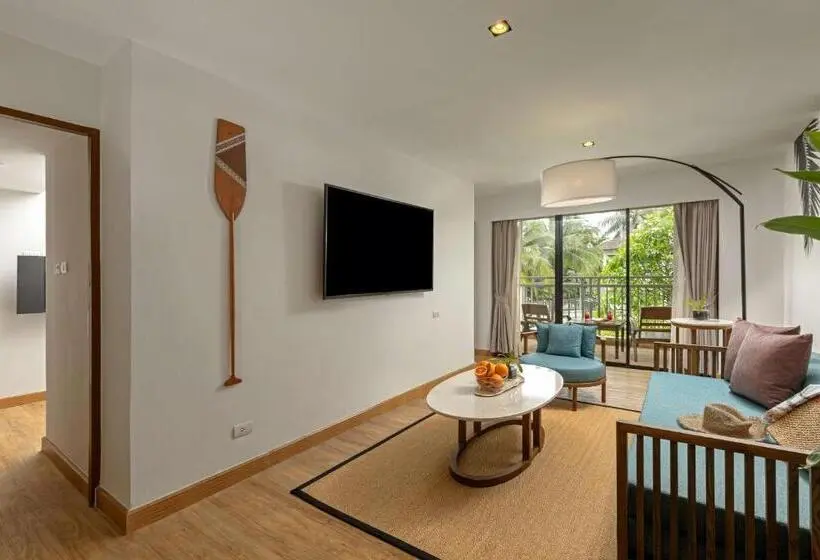 Deluxe Suite King Bed, Outrigger Khao Lak Beach Resort