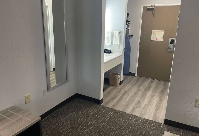 جناح, Quality Suites