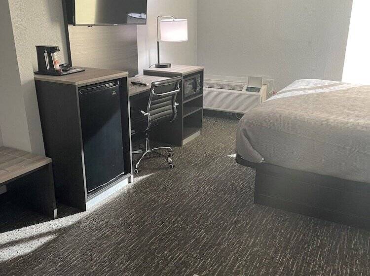 جناح, Quality Suites