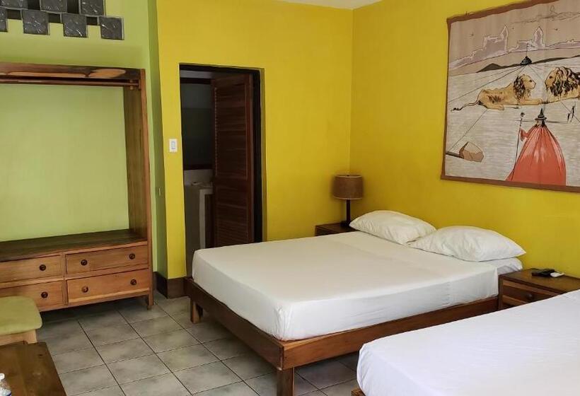 اتاق استاندارد سه نفره, Sunrise Club