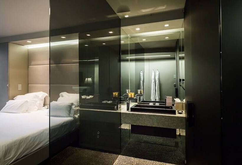 اتاق لوکس, The Vine