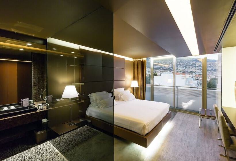 اتاق لوکس, The Vine