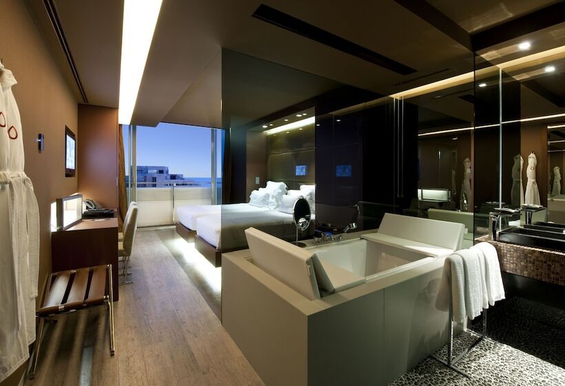 اتاق لوکس, The Vine