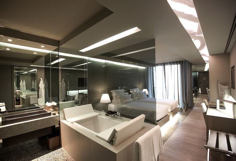 اتاق لوکس, The Vine