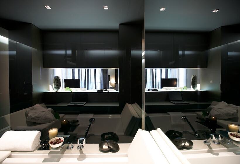 اتاق لوکس, The Vine