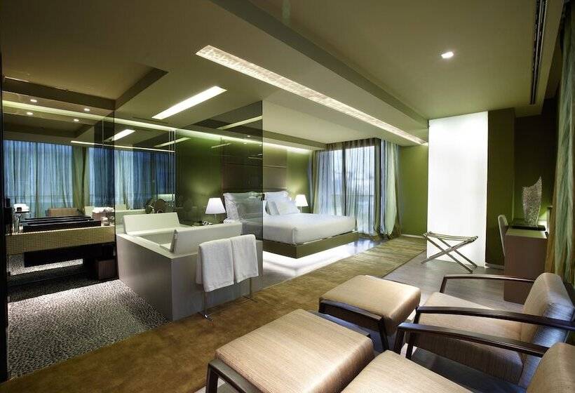 سوییت جونیور, The Vine