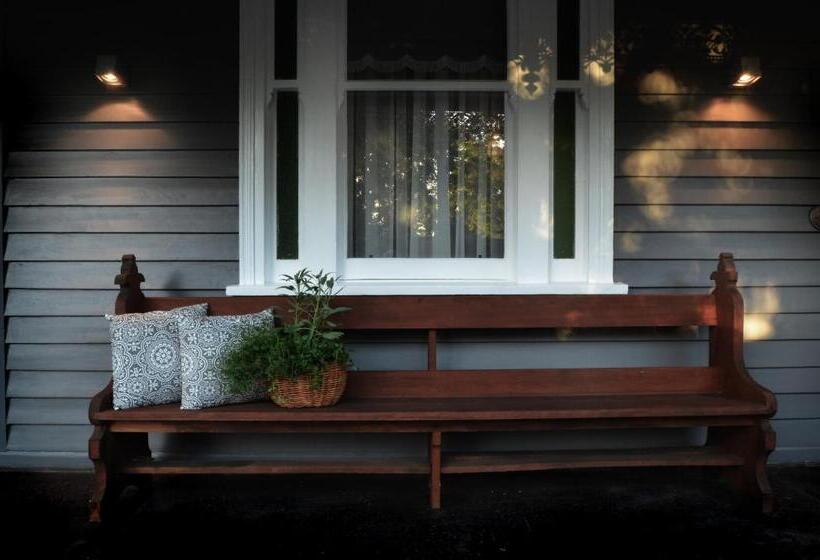 סוויטה דלוקס, Clement House