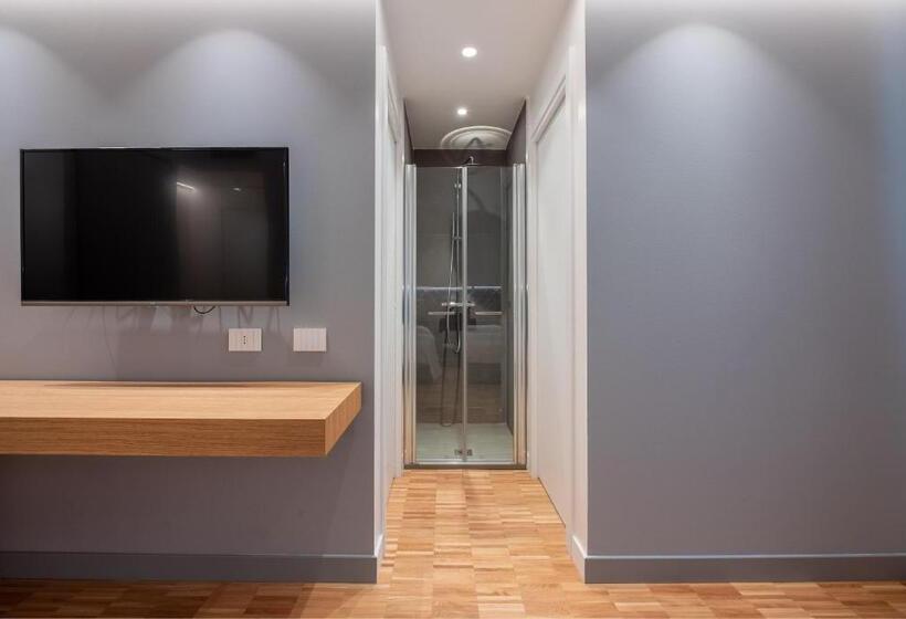 اتاق اکونومی, Domu' Montegrappa 54