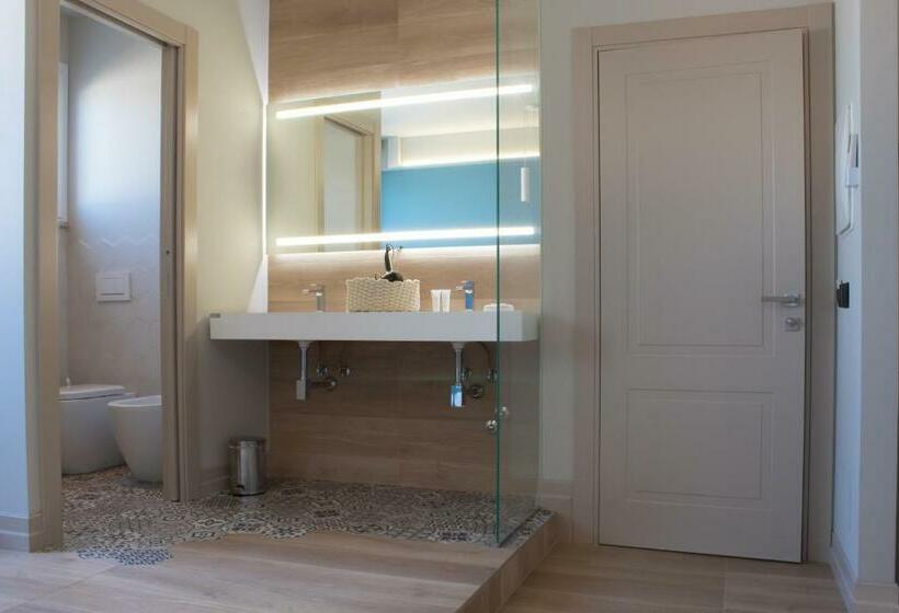 اتاق لوکس با بالکن و چشم‌انداز دریا, Relais One