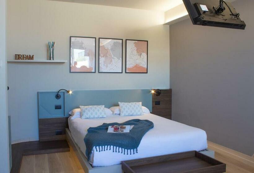 اتاق لوکس با بالکن و چشم‌انداز دریا, Relais One