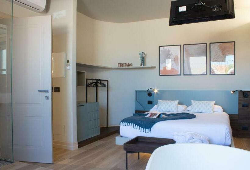 اتاق لوکس با بالکن و چشم‌انداز دریا, Relais One