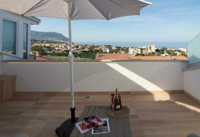 اتاق لوکس با بالکن و چشم‌انداز دریا, Relais One