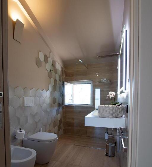 اتاق لوکس با بالکن و چشم‌انداز دریا, Relais One