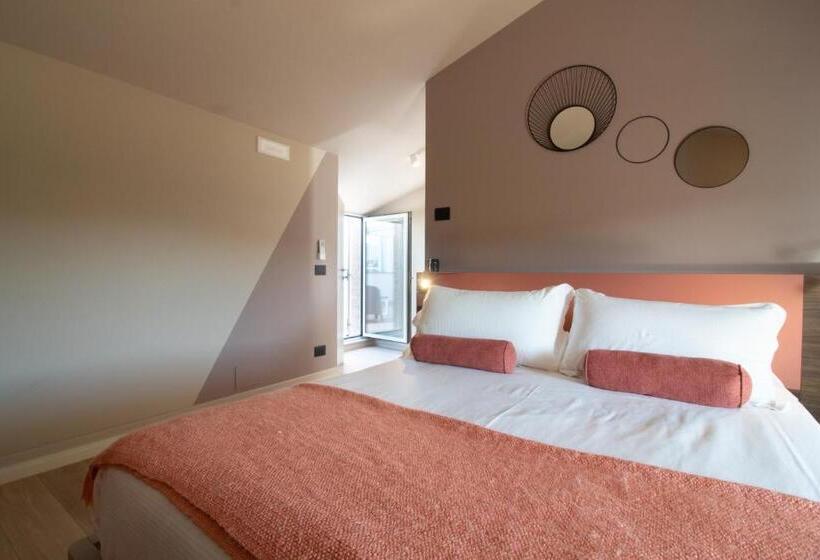 اتاق لوکس با بالکن و چشم‌انداز دریا, Relais One