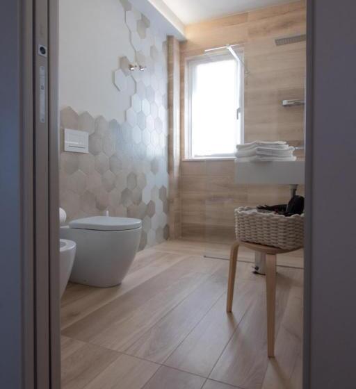 اتاق استاندارد با وان آب گرم, Relais One