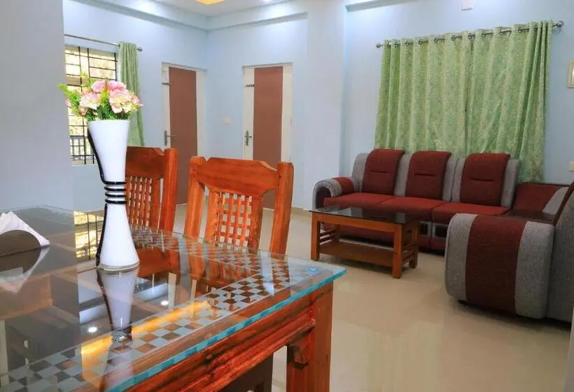 Huoneisto 3 Makuuhuonetta, T Homes Thekkady