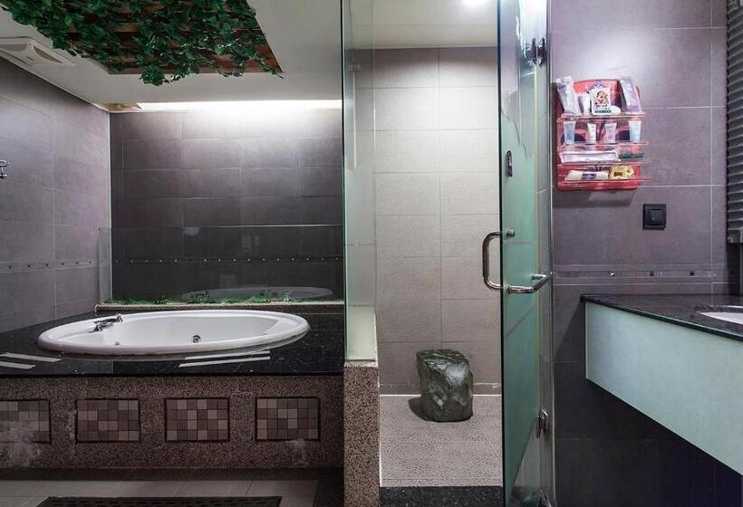 اتاق استاندارد, Pgs Motel