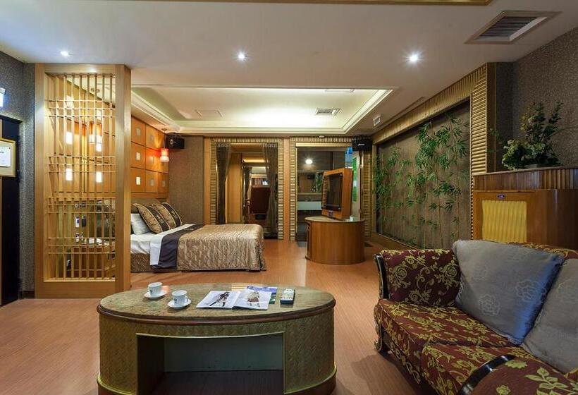 اتاق لوکس, Pgs Motel