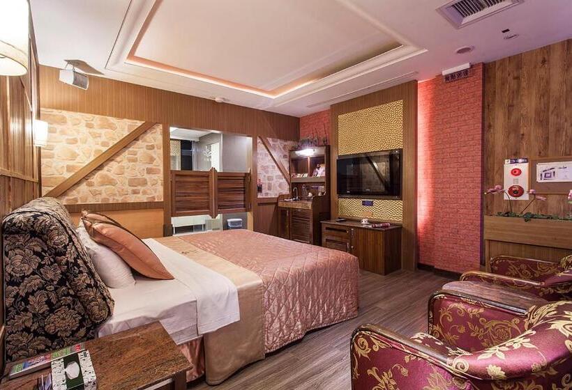 اتاق اکونومی, Pgs Motel