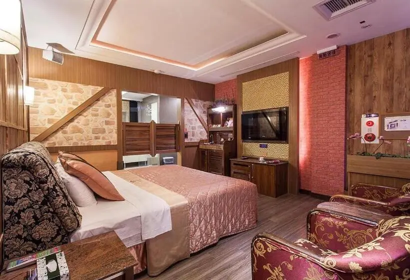 اتاق اکونومی, Pgs Motel