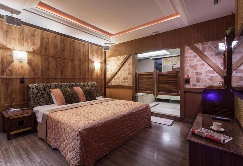 اتاق اکونومی, Pgs Motel