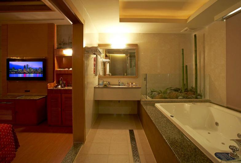 اتاق اکونومی, Pgs Motel