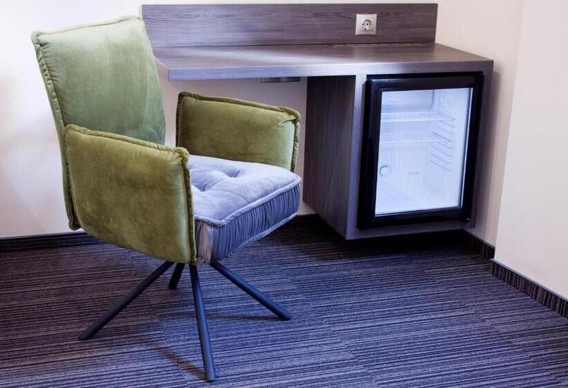 חדר משפחתי, Relax Panzió