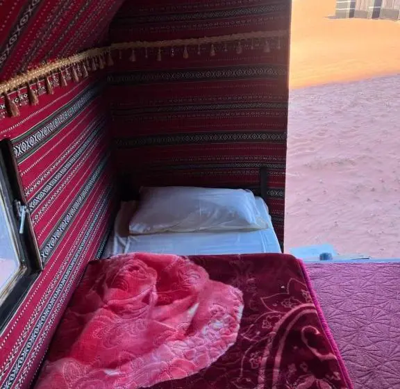 اتاق استاندارد سه نفره, Khaled's Camp