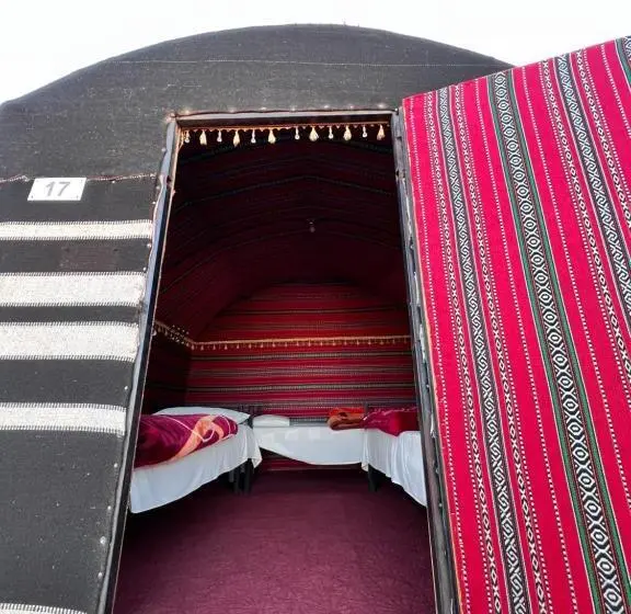 اتاق استاندارد چهار تخته, Khaled's Camp