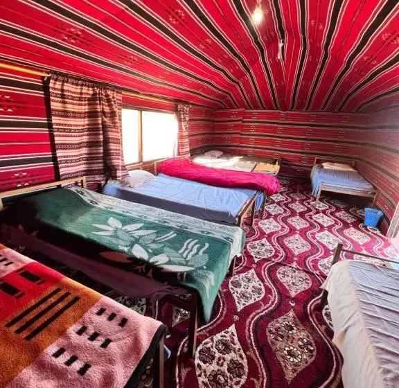 اتاق خانوادگی, Khaled's Camp