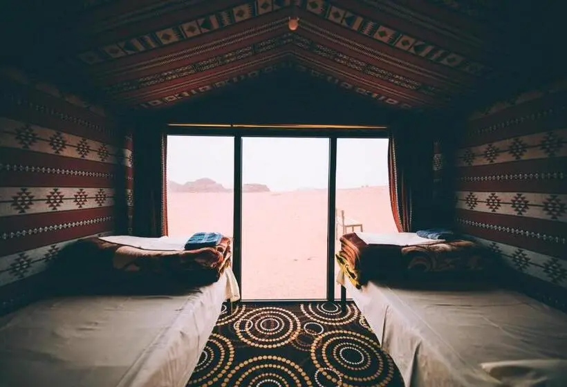 اتاق لوکس, Khaled's Camp