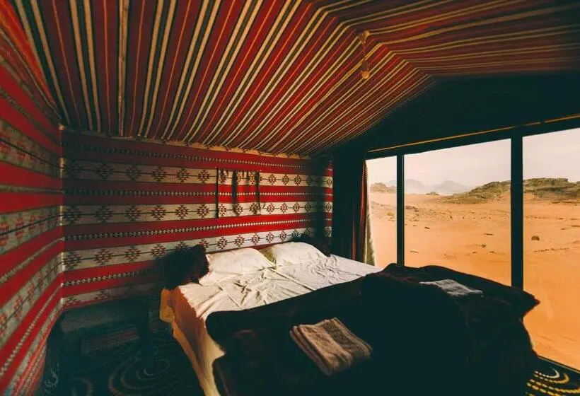 اتاق لوکس, Khaled's Camp