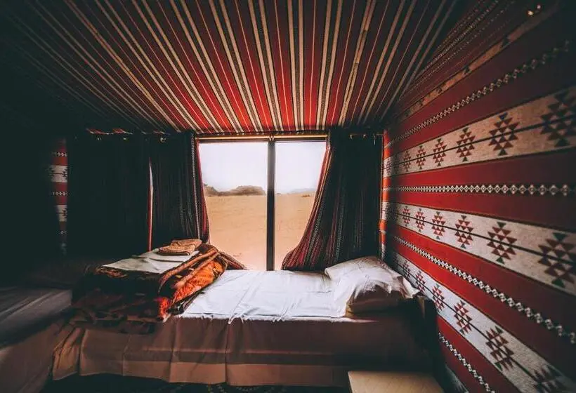 اتاق لوکس, Khaled's Camp