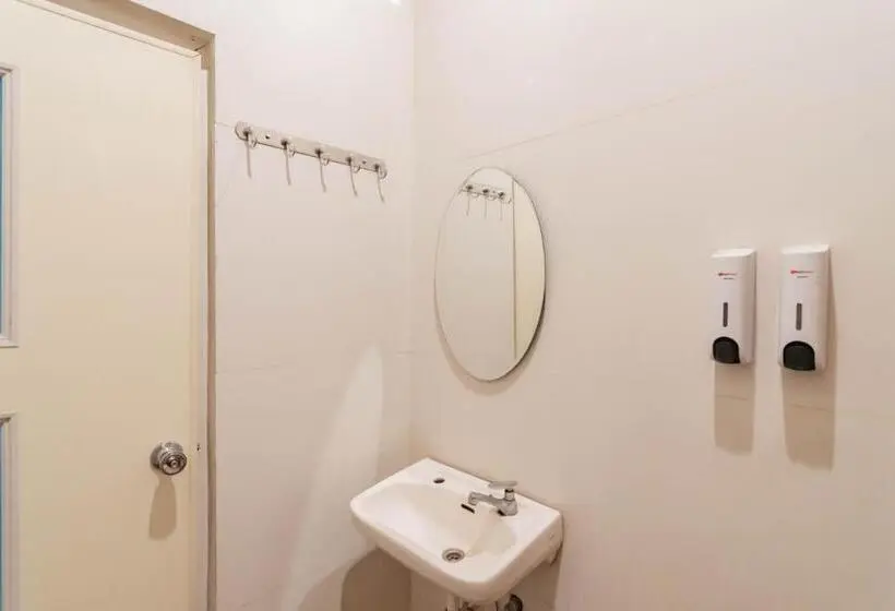 スタンダードルーム, Reddoorz Resort Premium @ Sangkan Hurip Kuningan