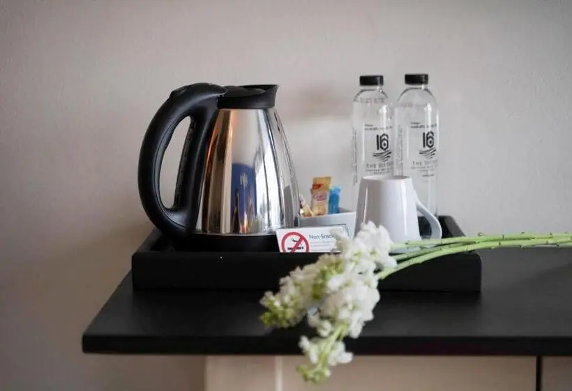 Standard Yhden Hengen Huone, The Sixteenth Naiyang Beach Hotel  Free Schedule Airport Shuttle